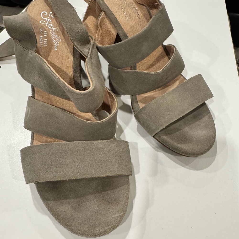 Seychelles Gray Suede Sandals